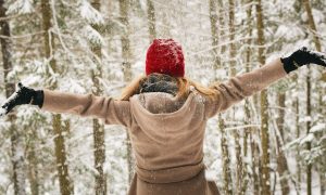 bonnet-cheerful-cold-700535-min